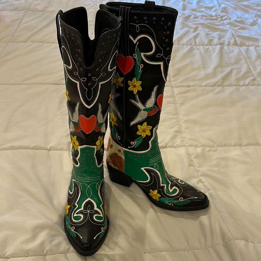 Embroidered Black and Green Western Boots